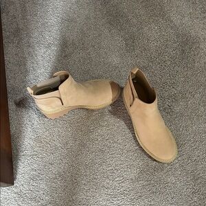 Men's Chelsea-Style Ankle Boots in Tan